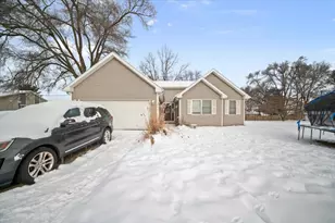 238 Harvey St, Lawton, MI 49065 - Photo 3