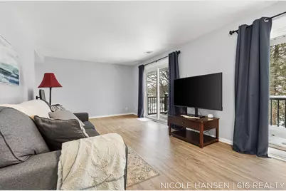 2581 Ridgecroft Drive SE #302, Grand Rapids, MI 49546 - Photo 5