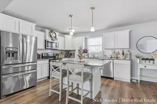 210 Thorn Hill Ct, Hastings, MI 49058 - Photo 5