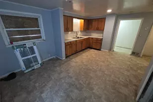 914 Fulton St W, Grand Rapids, MI 49504 - Photo 7