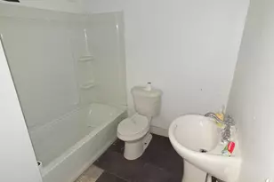 914 Fulton St W, Grand Rapids, MI 49504 - Photo 11