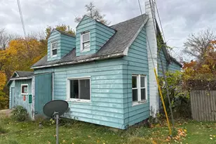 490 4th St, Benton Harbor, MI 49022 - Photo 3