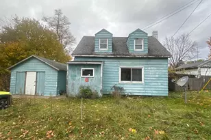 490 4th St, Benton Harbor, MI 49022 - Photo 1