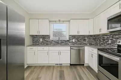 33941 Jefferson Avenue, Saint Clair Shores, MI 48082 - Photo 7