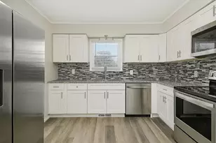 33941 Jefferson Ave, Saint Clair Shores, MI 48082 - Photo 7