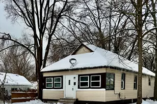 828 W Larch Ave, Muskegon, MI 49441 - Photo 1