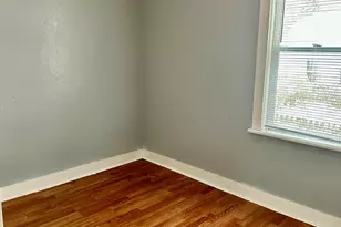 828 W Larch Ave, Muskegon, MI 49441 - Photo 7