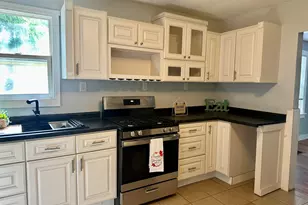 828 W Larch Ave, Muskegon, MI 49441 - Photo 9