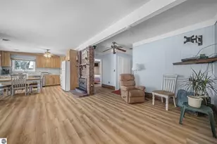224 W Lake Dr, Cadillac, MI 49601 - Photo 17