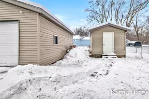 911 E Pearl St, Greenville, MI 48838 - Photo 15