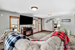 911 E Pearl St, Greenville, MI 48838 - Photo 7