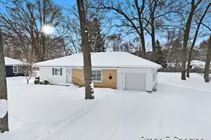 1901 Maryland Blvd, Norton Shores, MI 49441 - Photo 3