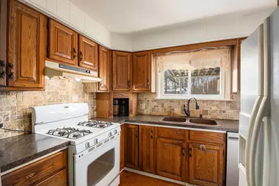 100 Burt Avenue, Jackson, MI 49201 - Photo 7