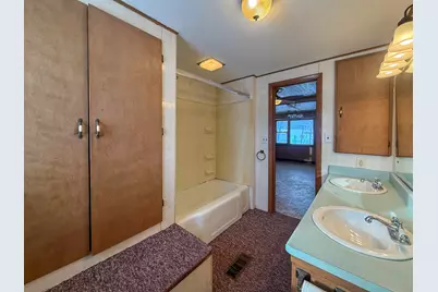 566 S Blue Creek Road, Benton Harbor, MI 49022 - Photo 11