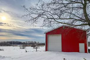 566 S Blue Creek Rd, Benton Harbor, MI 49022 - Photo 35
