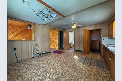 566 S Blue Creek Road, Benton Harbor, MI 49022 - Photo 9