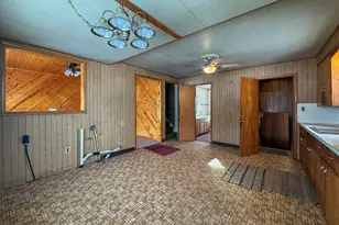 566 S Blue Creek Rd, Benton Harbor, MI 49022 - Photo 9