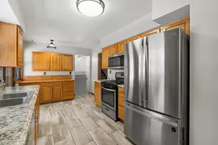 205 Wahwahtaysee Way, Battle Creek, MI 49015 - Photo 7