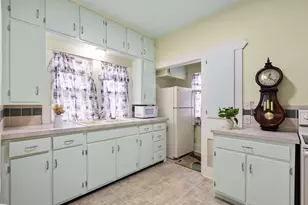 27 Phelps Ave, Battle Creek, MI 49015 - Photo 11