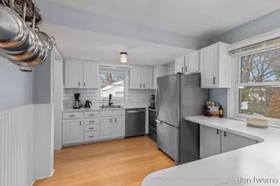 105 E 31st Street, Holland, MI 49423 - Photo 7
