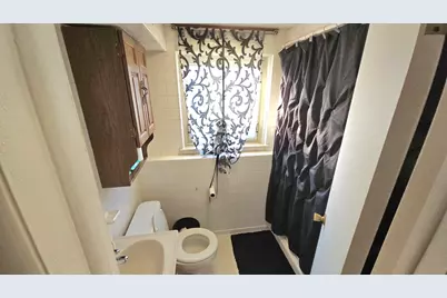 9814 Cass Avenue, Taylor, MI 48180 - Photo 23