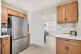 23135 Melrose Ave, Eastpointe, MI 48021 - Photo 9