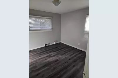 27294 W Pleasant Ridge Drive, Dearborn Heights, MI 48127 - Photo 13