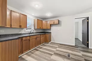 321 Ackerson Lake Dr, Jackson, MI 49201 - Photo 9