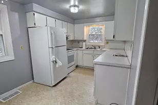 414 Quarterline St, Portland, MI 48875 - Photo 9