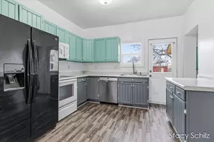 344 E Main St, Vermontville, MI 49096 - Photo 5