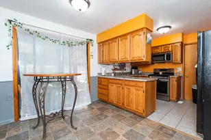 1175 Westlake Woods Dr, Battle Creek, MI 49037 - Photo 5