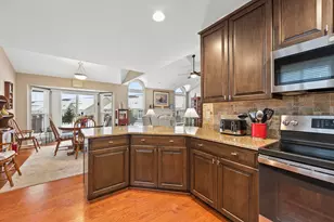 21868 Kensett Dr, Macomb, MI 48042 - Photo 5