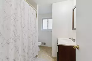 3896 Gate Dr, Troy, MI 48083 - Photo 27