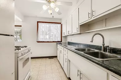 611 E Roosevelt Avenue E, Battle Creek, MI 49017 - Photo 5