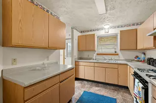 320 Phelps Ave, Kalamazoo, MI 49048 - Photo 7