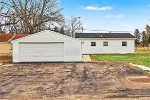 1048 S Kalamazoo Ave, Marshall, MI 49068 - Photo 3