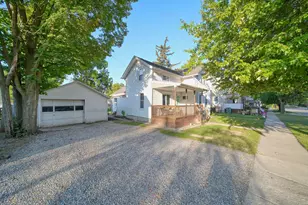 136 E Chestnut Street E, Adrian, MI 49221 - Photo 3