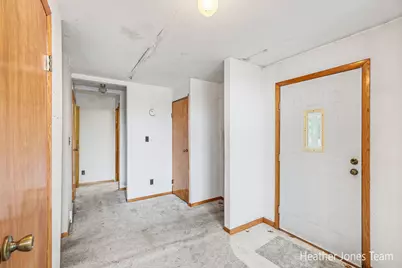 10136 Connelley Avenue NE, Greenville, MI 48838 - Photo 9