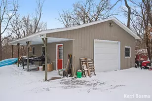 867 Paw Paw Dr, Holland, MI 49423 - Photo 3