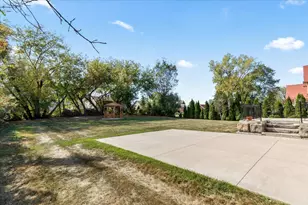 138 Evaline Dr, Troy, MI 48085 - Photo 25