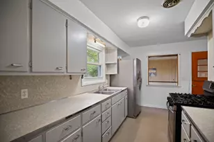 2741 Sharon Dr, Adrian, MI 49221 - Photo 9