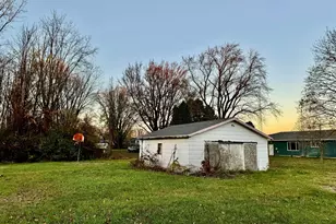 854 S Crystal Ave, Benton Harbor, MI 49022 - Photo 3