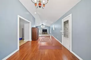 208 Glasgow Rd, Jackson, MI 49201 - Photo 9