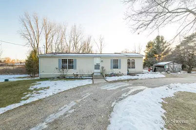 2917 W Lincoln Avenue, Ionia, MI 48846 - Photo 3