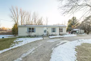 2917 W Lincoln Ave, Ionia, MI 48846 - Photo 3