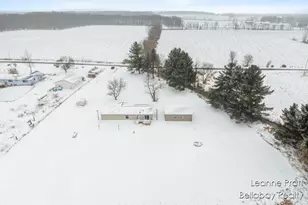 9820 W 5 Point Hwy, Bellevue, MI 49021 - Photo 7