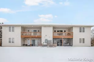 3170 W Crystal Waters Dr, Holland, MI 49424 - Photo 5