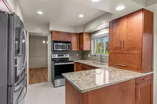 6843 Leslee Crest Dr, West Bloomfield, MI 48322 - Photo 7