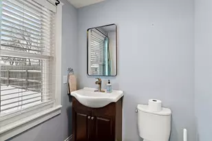 1037 Washington Ave, Grand Haven, MI 49417 - Photo 13