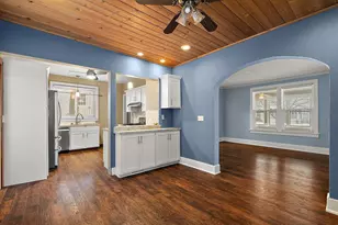 1037 Washington Ave, Grand Haven, MI 49417 - Photo 3